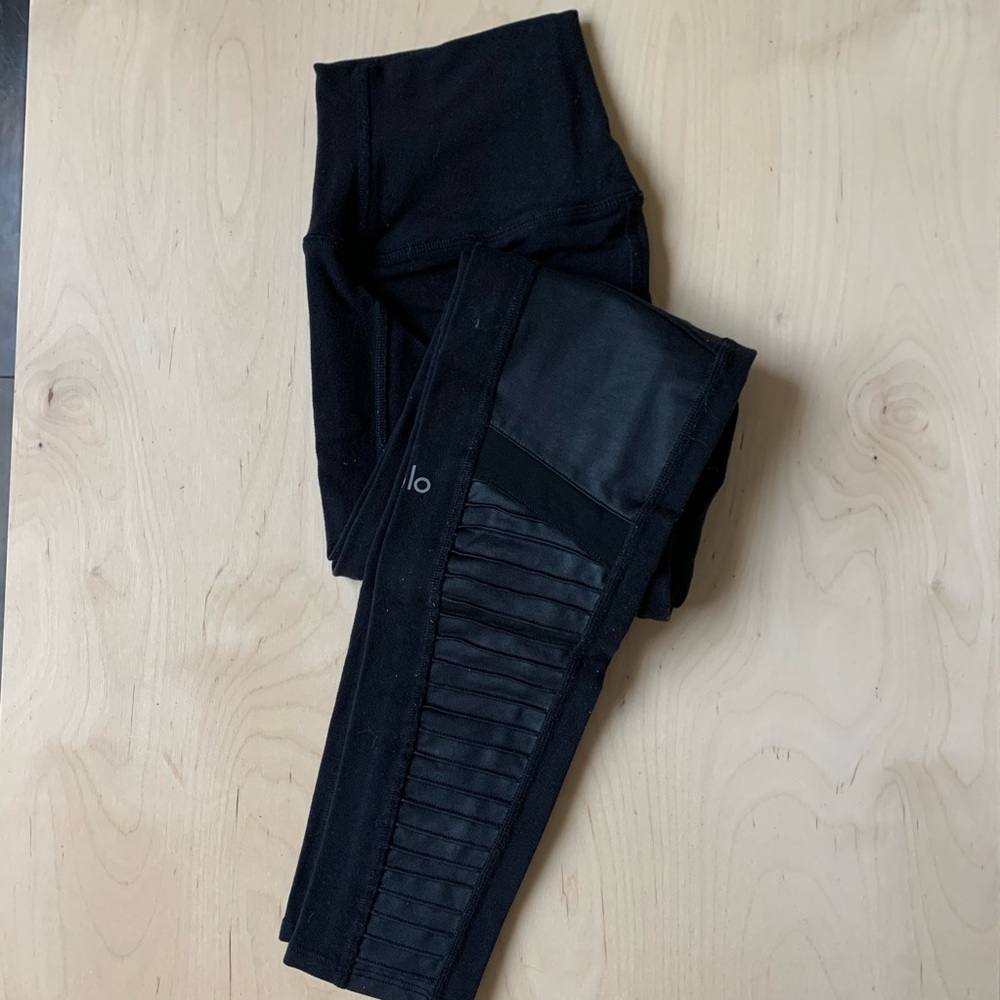 Alo Yoga Moto Leggings size medium